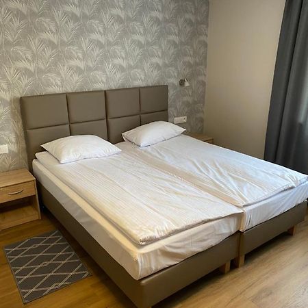 Gracja Bed & Breakfast Warsawa Bagian luar foto